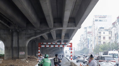 Hà Nội: Đường Nguyễn Xiển mở rộng chờ “nghiệm thu”, người dân ùn ùn lái xe đi vào Hà Nội: Đường Nguyễn Xiển mở rộng chờ “nghiệm thu”, người dân ùn ùn lái xe đi vào