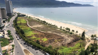 Cận cảnh khu đất lớn sát biển bỏ hoang nhiều năm ở Đà Nẵng
