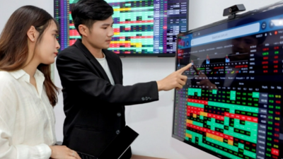 VN-Index hồi phục gần 7 điểm, cổ phiếu ngân hàng phân hóa cực mạnh