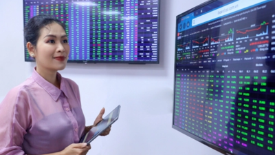 VN-Index đi ngang trong ngày ETF tái cơ cấu, một mã ngân hàng bất ngờ tăng gần 15%