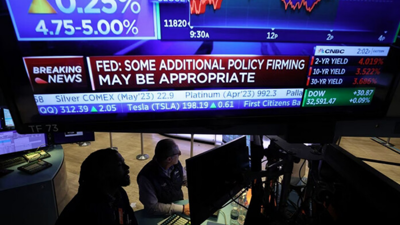 Chứng khoán Mỹ 'trượt dốc' do Fed nâng lãi suất, Dow Jones mất hơn 500 điểm Chứng khoán Mỹ 'trượt dốc' do Fed nâng lãi suất, Dow Jones mất hơn 500 điểm