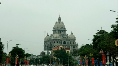 Cận cảnh lâu đài nghìn tỷ lớn nhất Việt Nam của đại gia xăng dầu ở Việt Trì Cận cảnh lâu đài nghìn tỷ lớn nhất Việt Nam của đại gia xăng dầu ở Việt Trì