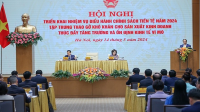 Thủ tướng: DN kêu thiếu vốn còn ngân hàng thừa tiền, 'nút thắt ở đâu, nguyên nhân là gì'?