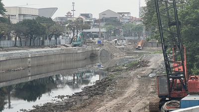 Đại công trường trên khúc sông dài 1km gánh 3 dự án hơn 1.400 tỷ đồng