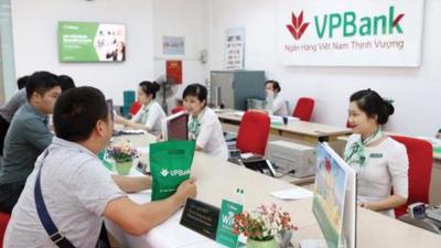 Nhiều lãnh đạo đồng loạt bán cổ phiếu VPBank