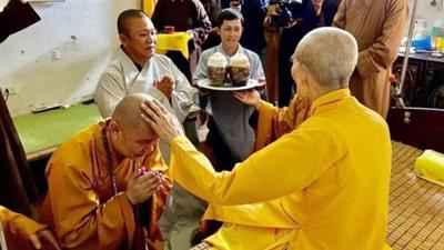 Đại gia tìm tới cửa Phật: Khi chưa buông hết việc đời...