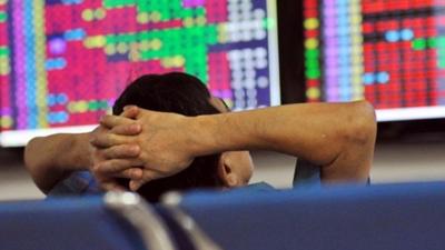 VN-Index giảm kỷ lục trong phiên hoảng loạn, cổ phiếu BĐS nằm sàn la liệt