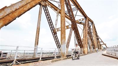 Xây cầu đường sắt vượt sông Hồng: Bài toán bảo tồn