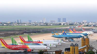 Hãng bay và doanh nghiệp dịch vụ hàng không làm ăn lãi - lỗ ra sao giữa mùa dịch?
