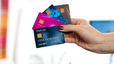 Ngân hàng 'lúng túng', khó khăn trong việc cấp thẻ tín dụng online