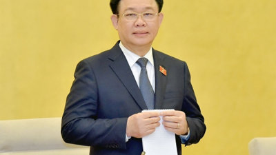 Chủ tịch Quốc hội Vương Đình Huệ: Cần tăng cường giám sát tình hình kinh tế vĩ mô