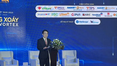 Các doanh nghiệp đang phải “bơi trong dòng xoáy khó khăn”