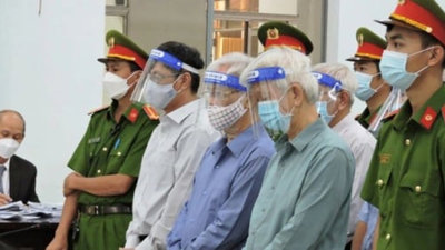 Cựu lãnh đạo tỉnh Khánh Hòa tiếp tục hầu tòa vì sai phạm trong vụ giao ‘đất vàng’ tại Nha Trang