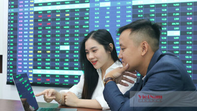 VN-Index giữ sắc xanh suốt cả phiên, HVN liên tiếp tăng kịch trần