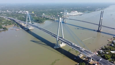 Cây cầu hơn 5.000 tỷ đồng đắt nhất tuyến cao tốc Bắc - Nam nối liền hai tỉnh miền Tây, là cầu dây văng đầu tiên hoàn toàn do người Việt xây dựng