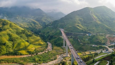 Bất ngờ tạm dừng thu phí BOT đường nối cao tốc Nội Bài - Lào Cai đi Sa Pa