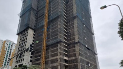 Loạt dự án 'đắp chiếu' trở thành khối bê tông sừng sững giữa Hà Nội khi chung cư đang 'ngáo giá'