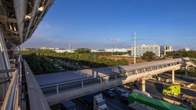 'Chạy nước rút' thi công xuyên lễ, hình hài những cây cầu đi bộ nối nhà ga Metro Bến Thành - Suối Tiên đã lộ rõ