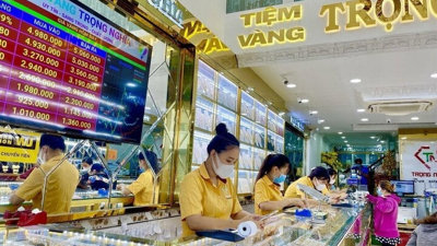 NHNN dừng đấu thầu, 4 ngân hàng thương mại trực tiếp bán vàng cho dân