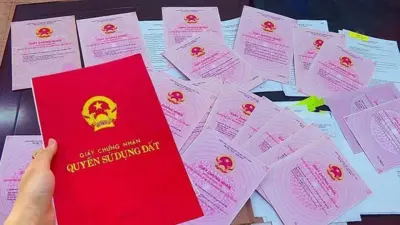 Sang tên sổ đỏ: Nhiều quy định mới, bị phạt tiền nếu không tuân thủ Sang tên sổ đỏ: Nhiều quy định mới, bị phạt tiền nếu không tuân thủ