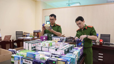 Nóng: Phát hiện, thu giữ 12 triệu viên thực phẩm chức năng giả chuẩn bị tuồn ra thị trường Nóng: Phát hiện, thu giữ 12 triệu viên thực phẩm chức năng giả chuẩn bị tuồn ra thị trường