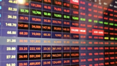 Chứng khoán đỏ rực, VN-Index mất hơn 42 điểm Chứng khoán đỏ rực, VN-Index mất hơn 42 điểm