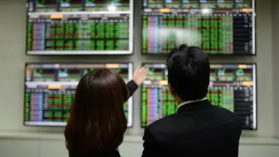 Chứng khoán nóng nhất 5 năm: Ngoại tung nội hứng và rủi ro hiện hữu Chứng khoán nóng nhất 5 năm: Ngoại tung nội hứng và rủi ro hiện hữu