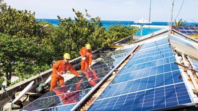 Phát triển năng lượng tái tạo: Cảnh báo "nóng" điện mặt trời