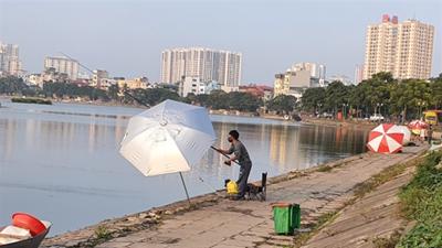 Biến hồ Định Công thành nơi...câu cá: Bất ngờ người nhà hồ