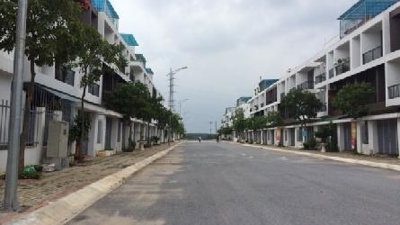 Chuyện lạ Hà Nội: Dự án xây nhà trên cống thoát nước của cả làng?