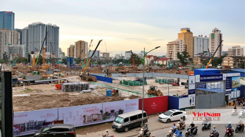 Thăm Vinhomes Gallery hơn 17.000 tỷ đồng trên 'đất vàng' Hà Nội