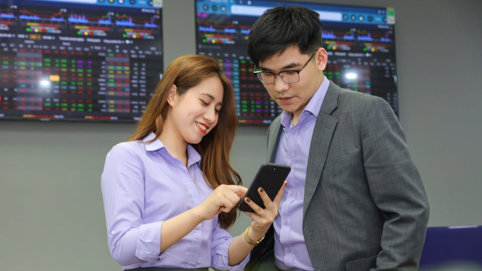 VN-Index tiếp tục vượt đỉnh, bộ đôi TPB - ORS bất ngờ tăng trần