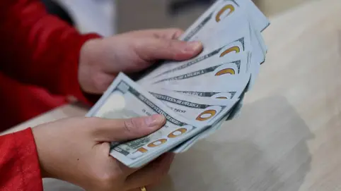 Giá USD tự do vượt 27.000 đồng