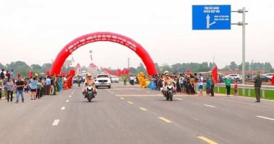 Thông xe cầu nối Hà Nội - Bắc Giang, chấm dứt cảnh người dân 'qua sông phải lụy đò'