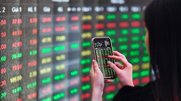 VN-Index bật tăng gần 13 điểm phiên đầu tuần