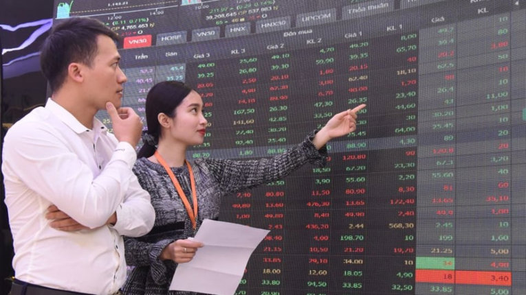 'Đặt cược' VN-Index lên 1.750 điểm, điểm 10 cổ phiếu đáng đầu tư nửa cuối 2025