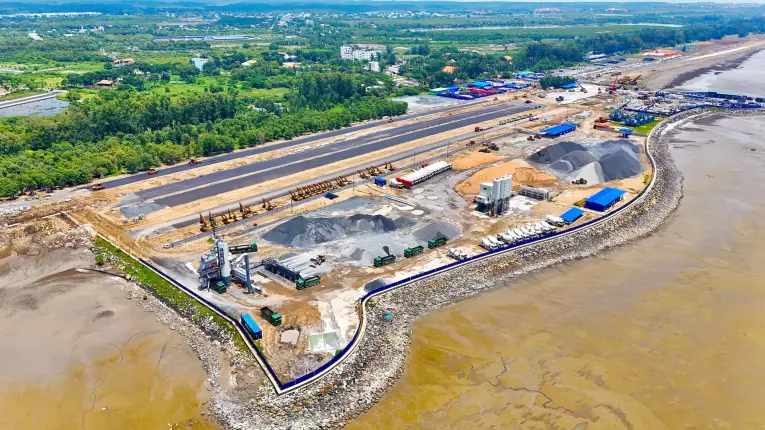 Cận cảnh đại đô thị lấn biển Vinhomes Cần Giờ đang rầm rộ thi công