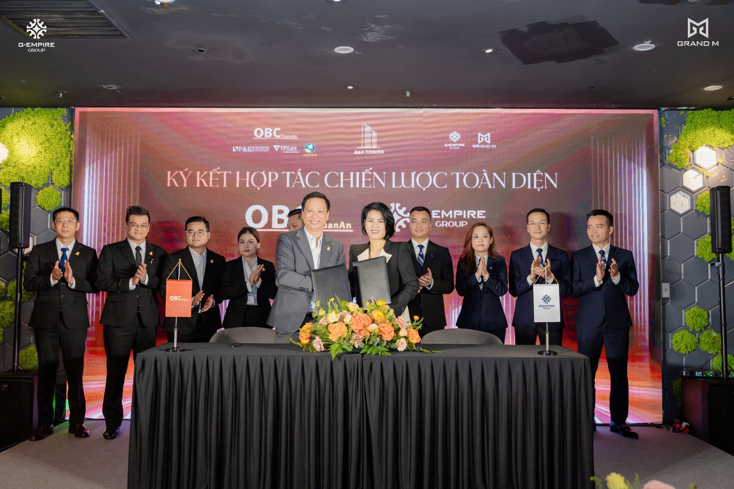 Đại diện Công ty Cổ phần OBC Thuận An ký kết hợp tác cùng G.Empire Group Đại diện Công ty Cổ phần OBC Thuận An ký kết hợp tác cùng G.Empire Group