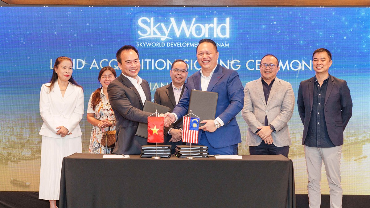 Chủ đầu tư SkyWorld Việt Nam thành công trong thương vụ mua lại 100% cổ phần của Công ty Cổ phần Sản xuất Thương mại và Kinh doanh Bất động sản Thuận Thành (Nguồn ảnh: SkyWorld Group) Chủ đầu tư SkyWorld Việt Nam thành công trong thương vụ mua lại 100% cổ phần của Công ty Cổ phần Sản xuất Thương mại và Kinh doanh Bất động sản Thuận Thành (Nguồn ảnh: SkyWorld Group)