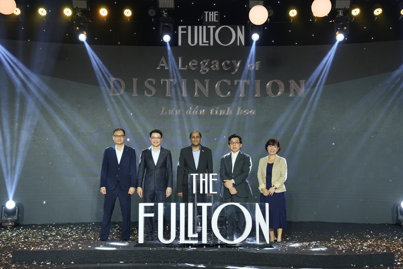 Khoảnh khắc khởi công dự án The Fullton, với sự hiện diện của Ngài Jaya Ratnam, Đại sứ Singapore tại Việt Nam (giữa), ông Tan Wee Hsien, CEO, CapitaLand Development Việt Nam và Quốc tế (thứ hai từ trái qua), ông Marc Boey, Giám đốc Điều hành Far East Organization (thứ hai từ phải qua), bà Christina Goh, Giám đốc phát triển dự án và quản lý tài sản, Far East Organization (thứ nhất từ phải qua) và ông Alwin Low, Tổng Giám đốc khu vực phía Bắc của CapitaLand Development (Việt Nam) (thứ nhất từ trái qua) Khoảnh khắc khởi công dự án The Fullton, với sự hiện diện của Ngài Jaya Ratnam, Đại sứ Singapore tại Việt Nam (giữa), ông Tan Wee Hsien, CEO, CapitaLand Development Việt Nam và Quốc tế (thứ hai từ trái qua), ông Marc Boey, Giám đốc Điều hành Far East Organization (thứ hai từ phải qua), bà Christina Goh, Giám đốc phát triển dự án và quản lý tài sản, Far East Organization (thứ nhất từ phải qua) và ông Alwin Low, Tổng Giám đốc khu vực phía Bắc của CapitaLand Development (Việt Nam) (thứ nhất từ trái qua) 
