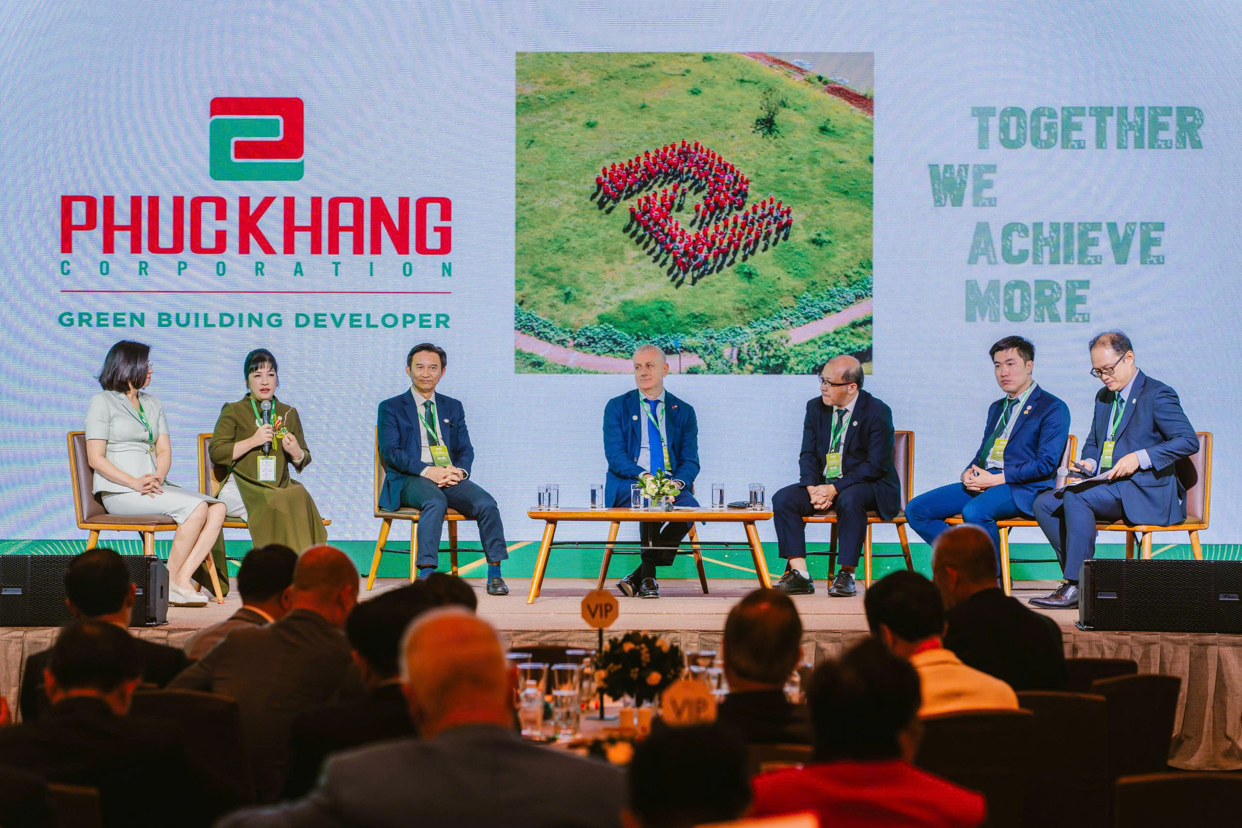 CEO Lưu Thị Thanh Mẫu chia sẻ tại tọa đàm “Chuyển đổi Xanh giữa Biến động toàn cầu” CEO Lưu Thị Thanh Mẫu chia sẻ tại tọa đàm “Chuyển đổi Xanh giữa Biến động toàn cầu”