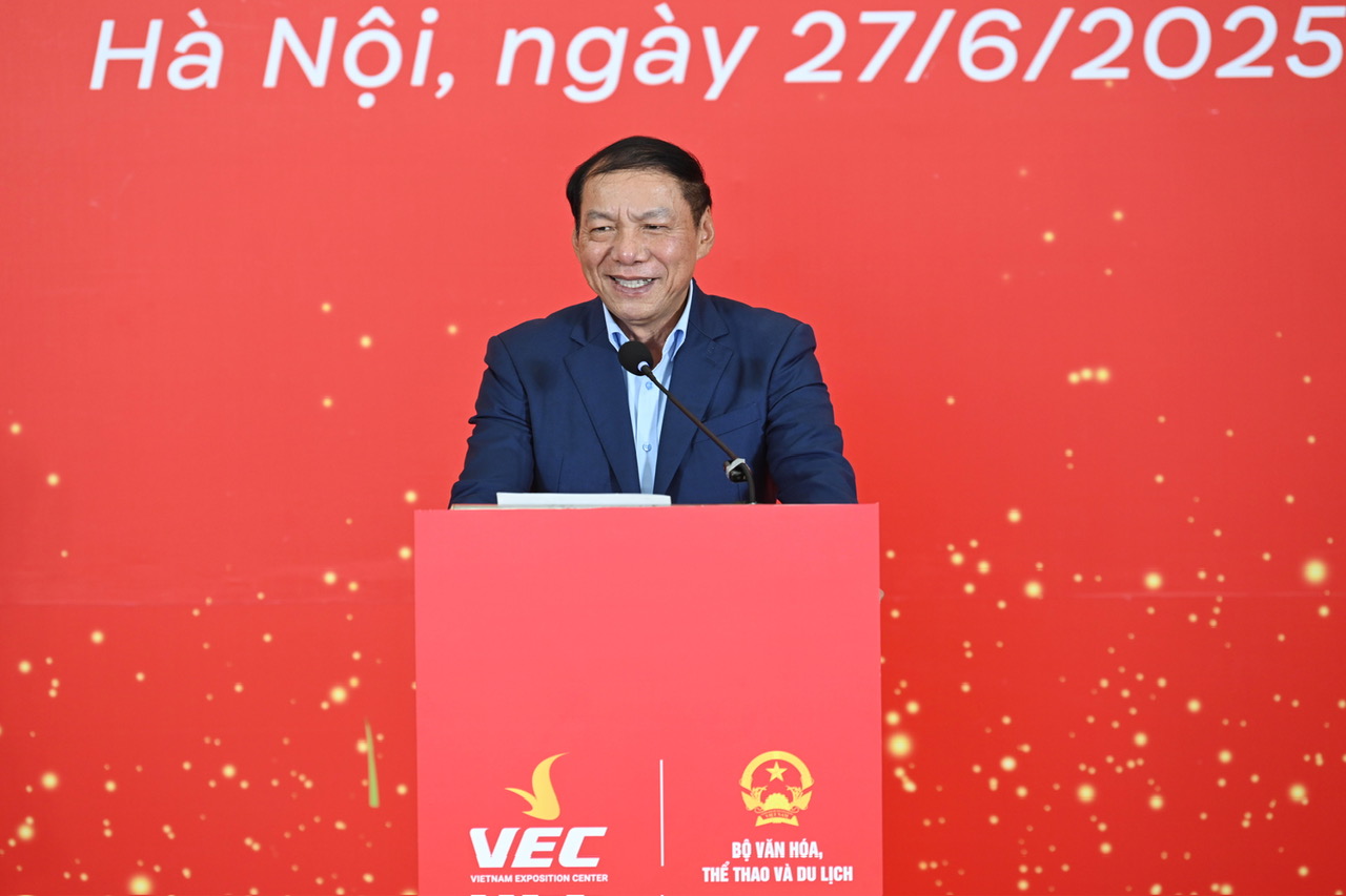 Bộ trưởng Bộ Văn hóa, Thể thao và Du lịch Nguyễn Văn Hùng, Trưởng Ban tổ chức Triển lãm đánh giá cao những nỗ lực không ngừng nghỉ của Tập đoàn Vingroup để có một công trình tầm cỡ, nằm trong top 10 thế giới Bộ trưởng Bộ Văn hóa, Thể thao và Du lịch Nguyễn Văn Hùng, Trưởng Ban tổ chức Triển lãm đánh giá cao những nỗ lực không ngừng nghỉ của Tập đoàn Vingroup để có một công trình tầm cỡ, nằm trong top 10 thế giới 
