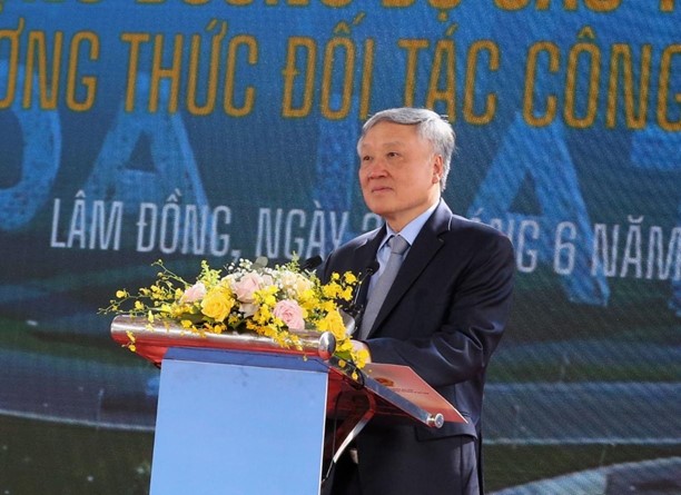 Phó Thủ tướng Thường trực Chính phủ Nguyễn Hoà Bình phát lệnh khởi công dự án Phó Thủ tướng Thường trực Chính phủ Nguyễn Hoà Bình phát lệnh khởi công dự án 