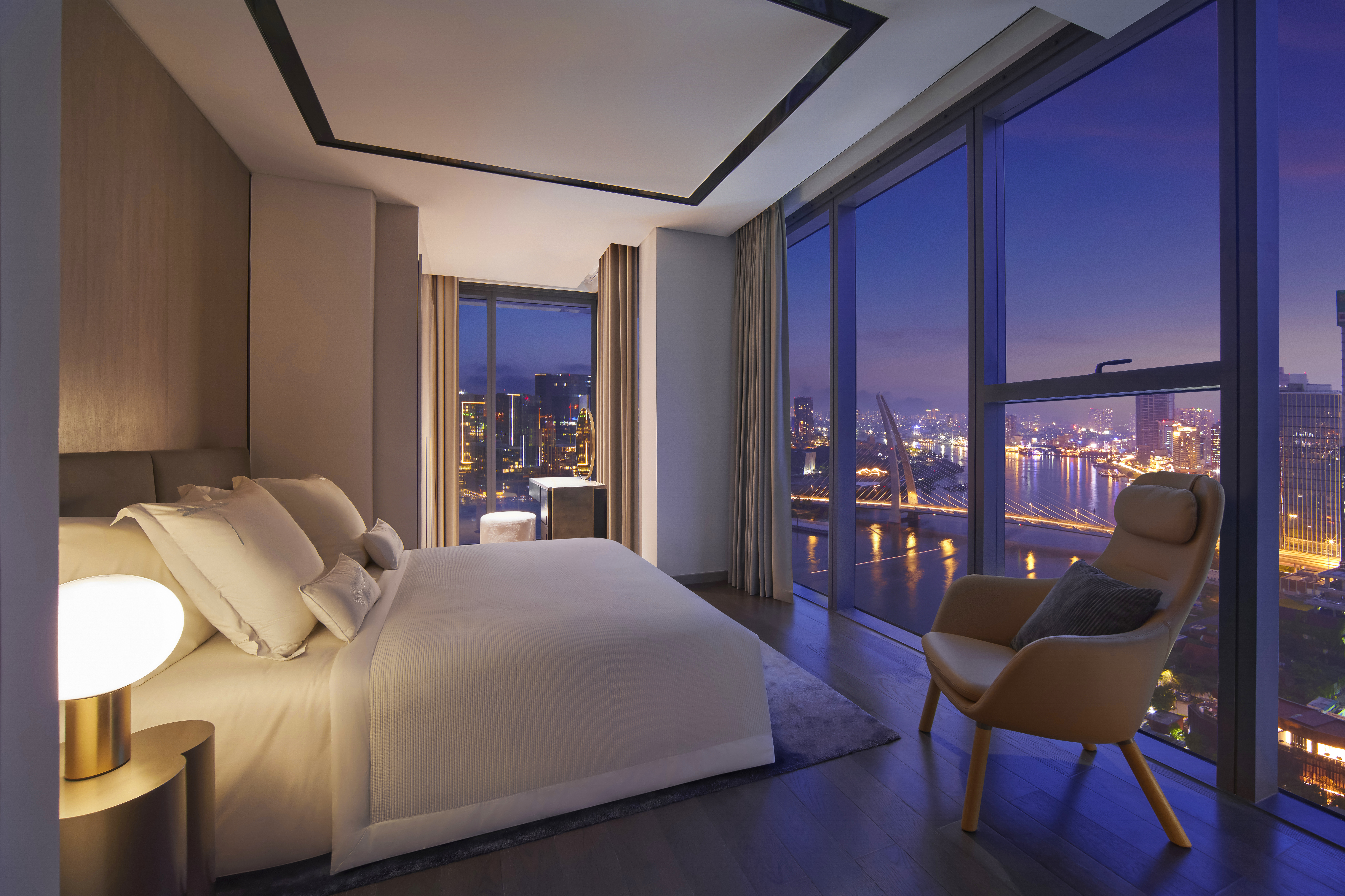 Mỗi căn hộ sở hữu tầm nhìn rộng mở hướng về trung tâm thành phố, sông Sài Gòn và mảng xanh Thảo Cầm Viên, một đặc quyền hiếm có giữa lõi trong tâm Sài Gòn. Mỗi căn hộ sở hữu tầm nhìn rộng mở hướng về trung tâm thành phố, sông Sài Gòn và mảng xanh Thảo Cầm Viên, một đặc quyền hiếm có giữa lõi trong tâm Sài Gòn. 