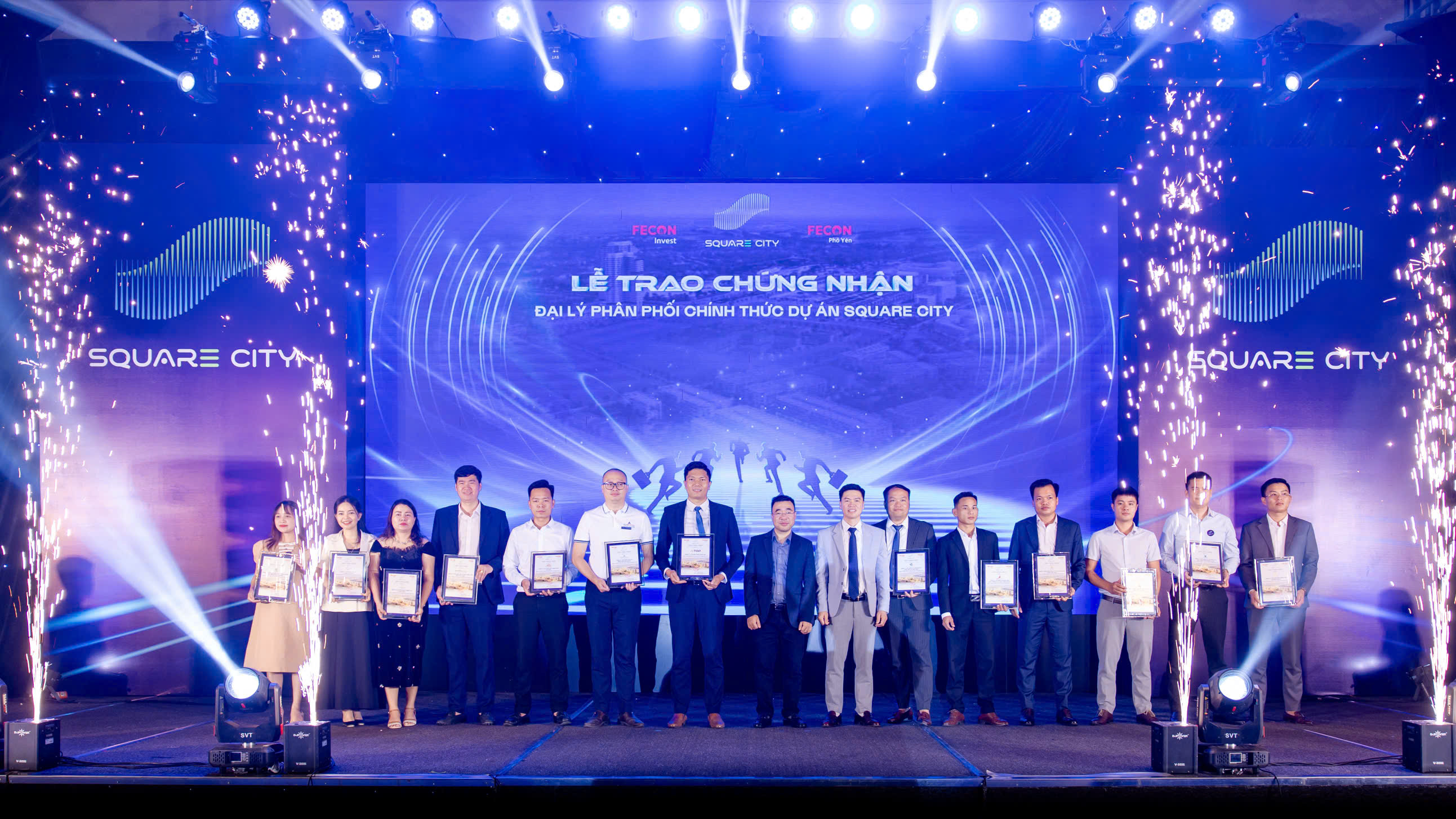 Lễ trao chứng nhận đại lý phân phối chính thức dự án Square City. Lễ trao chứng nhận đại lý phân phối chính thức dự án Square City. 