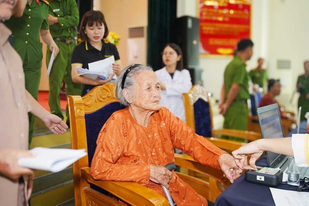 Một năm Ngân hàng Gen Liệt sĩ: 51.000 mẫu ADN và hành trình tri ân bằng khoa học - Ảnh 1 Một năm Ngân hàng Gen Liệt sĩ: 51.000 mẫu ADN và hành trình tri ân bằng khoa học - Ảnh 1