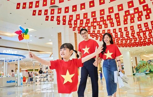 Vincom khởi động chiến dịch “tự hào sao Việt” – thắp sáng biểu tượng bán lẻ việt chào mừng 80 năm Quốc khánh - Ảnh 2 Vincom khởi động chiến dịch “tự hào sao Việt” – thắp sáng biểu tượng bán lẻ việt chào mừng 80 năm Quốc khánh - Ảnh 2