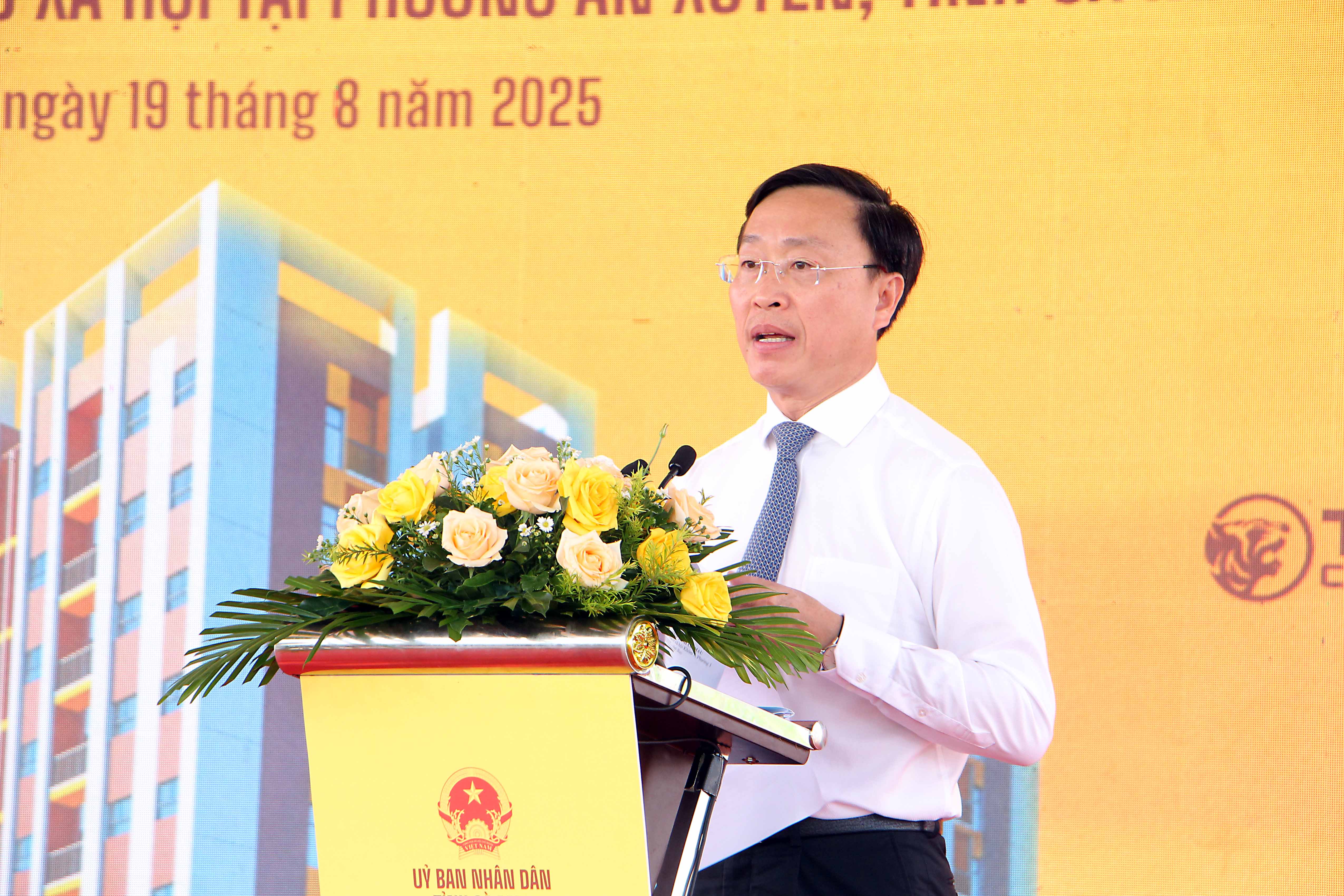 &Ocirc;ng Huỳnh Hữu Tr&iacute;, Ủy vi&ecirc;n Ban Thường vụ Tỉnh ủy, Ph&oacute; Chủ tịch UBND tỉnh C&agrave; Mau ph&aacute;t biểu tại lễ khởi c&ocirc;ng &nbsp;
