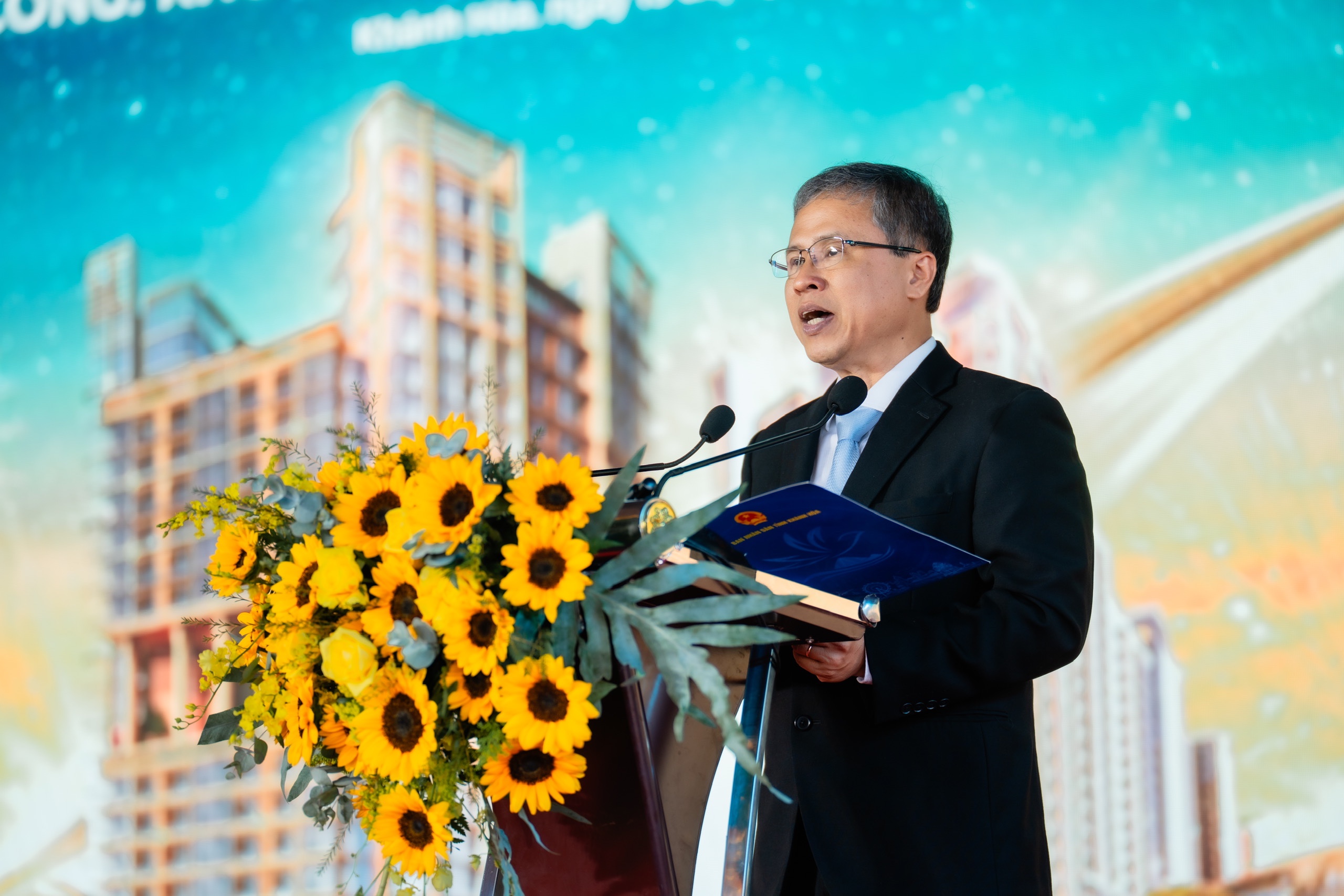 Ông Trần Hoà Nam, Phó Chủ tịch UBND tỉnh Khánh Hòa phát biểu tại lễ khởi công dự án Khu đô thị hỗn hợp Nha Trang Ông Trần Hoà Nam, Phó Chủ tịch UBND tỉnh Khánh Hòa phát biểu tại lễ khởi công dự án Khu đô thị hỗn hợp Nha Trang 