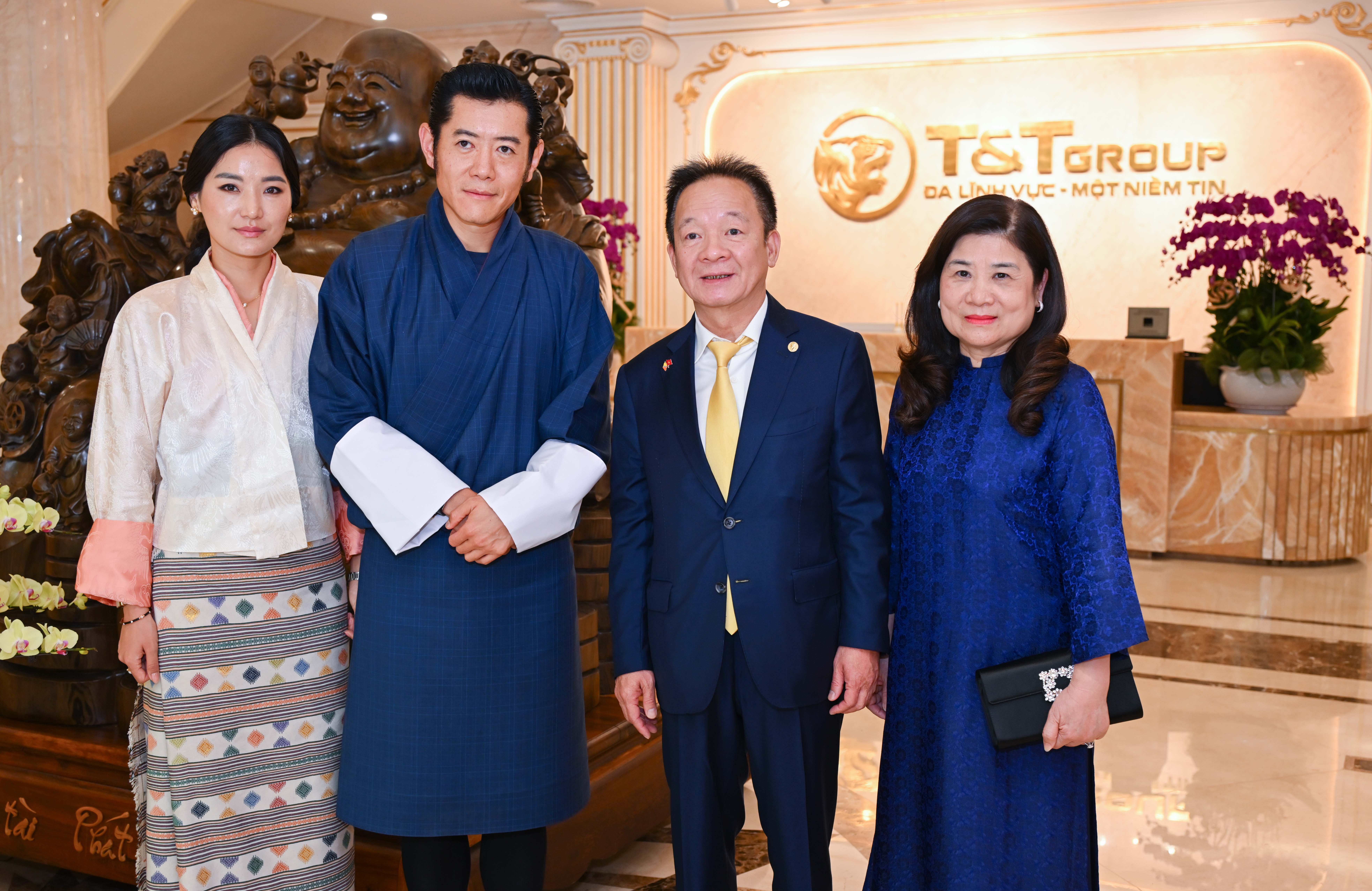 Quốc vương Bhutan c&ugrave;ng Ho&agrave;ng hậu đến thăm Tập đo&agrave;n T&amp;T Group. &nbsp;